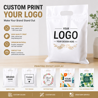 Sacs en plastique écologiques découpés à la forme avec poignée, personnalisables avec logo imprimé, imperméables et résistants, pour le commerce de détail, les vêtements et les cadeaux.