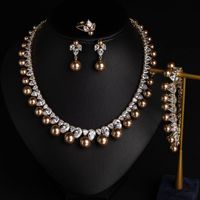 Nouvel ensemble de bijoux de luxe pour femme avec collier, boucles d'oreilles, bracelet et bague en zircon cubique et perles, idéal pour mariages, bals de promo et soirées.