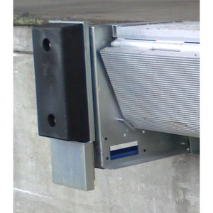 Pare-chocs de quai Goliath Swinging Dock Bumper GLTH.Z - Acier galvanisé réglable, haute résistance à l'usure pour quais de chargement - Product Image 6