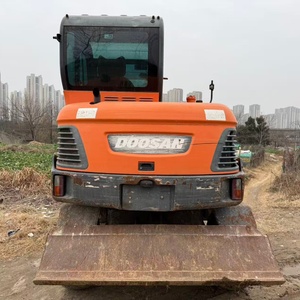 Excavatrice sur roues Doosan DX60W-9C avec godet de terrassement, poids opérationnel de 6 tonnes - Product Image 2