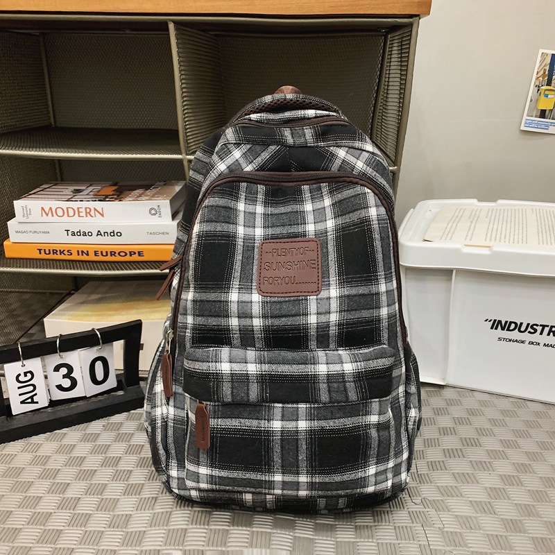 Black and white checkered pattern without pendants