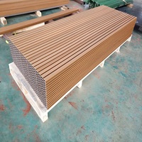 Planches de revêtement WPC en teck co-extrudé 2e génération - Résistantes à l'humidité, ignifuges, antistatiques, écologiques, style européen, pour escaliers et gymnases