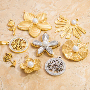 Colgantes y dijes de moda de acero inoxidable 316L chapados en oro PVD de 14K y 18K personalizados para hacer joyas, dijes de flores para pulseras. - Product Image 3