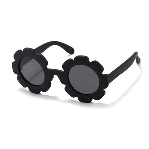 Vendita calda Logo personalizzato pieghevole flessibile TPEE polarizzati bambino <span class=keywords><strong>occhiali</strong></span> <span class=keywords><strong>da</strong></span> <span class=keywords><strong>sole</strong></span> con lenti Tac con disegno floreale - Product Image 6