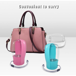 Bouteille d'eau portable pour animaux de compagnie avec pompe pour les voyages, design pliable, matériau plastique, fonctionnement manuel - Product Image 4
