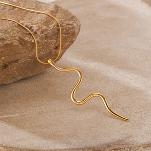 Cadena de acero inoxidable con colgante de serpiente para mujer, accesorios de PVD de 18K impermeables de moda en el cuello, joyería femenina de moda - Product Image 5