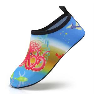 Vente en gros <span class=keywords><strong>de</strong></span> chaussures d'eau <span class=keywords><strong>de</strong></span> plein air à séchage rapide chaussures <span class=keywords><strong>de</strong></span> plage <span class=keywords><strong>pas</strong></span> chères ultra fines pour la marche sur l'eau en amont chaussures <span class=keywords><strong>de</strong></span> <span class=keywords><strong>wading</strong></span> pour garçons et filles - Product Image 4