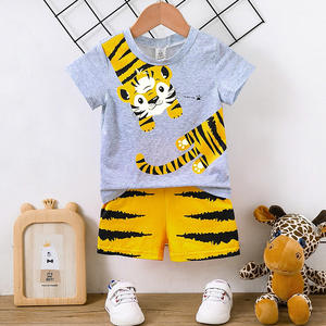 Vêtements d'<span class=keywords><strong>été</strong></span> pour bébés décontractés pour hommes Shorts à manches courtes pour enfants <span class=keywords><strong>Ensemble</strong></span> de vêtements de <span class=keywords><strong>classe</strong></span> de dessin animé pour bébés garçons - Product Image 3