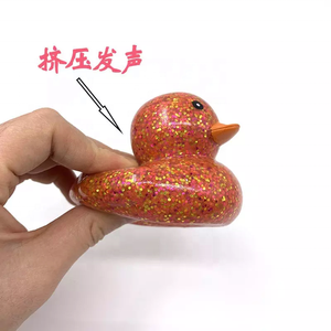 Pato de goma con purpurina de 6 Cm de alta calidad, juguete para apretar para bebés, baño para niños, juego de agua para nadar, juguete pequeño flotante - Product Image 2