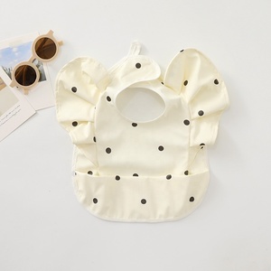 Bavoir bébé en cuir PU écologique personnalisé 2026, tenue mignonne pour tout-petits, lavable en machine, imperméable, fermeture à boutons - Product Image 2