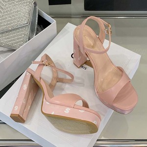 Sandales à plateforme pour femmes avec imprimé lettres, bout carré ouvert, talons épais hauts, chaussures d'été à bride cheville et boucles - Product Image 5