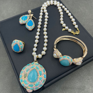 Ensemble de bijoux pour femmes, plaqué or, de haute qualité, style chrétien bohème western, avec perles de culture d'eau douce turquoise, vente en gros - Product Image 1