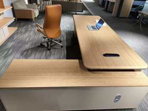 Conjunto de Muebles de Oficina Ejecutivos de Madera Maciza en Forma de L, Clásico y Duradero, con Almacenamiento, Escritorio Convertible Moderno - Product Image 4