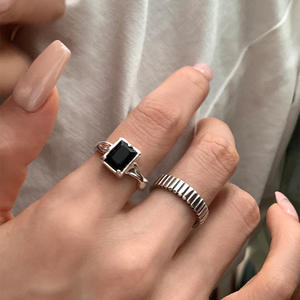 Anillo Abierto de Metal Irregular con Circonita, Diseño Femenino, Nicho Retro, Anillo Simple - Product Image 1