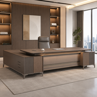 Elegante Scrivania Direzionale Moderna con Pannelli Laterali Scanalati, Grande Tavolo per CEO e Manager, per Ufficio Direzionale e Spazi Aziendali