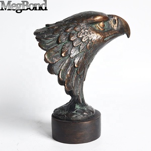 Figurines décoratives durables en fonte de métal, têtes d'animaux (faucon et aigle), petites sculptures pour le bureau et cadeaux de fêtes - Product Image 5