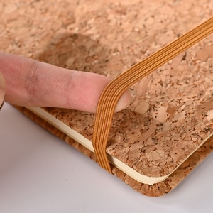 สมุดโน้ต Boshiho Eco-Friendly Cork A5 100 แผ่น ปกแข็ง กระดาษมีเส้นบรรทัด พร้อมสายรัดยางยืด สำหรับจดบันทึกและไดอารี่ - Product Image 3