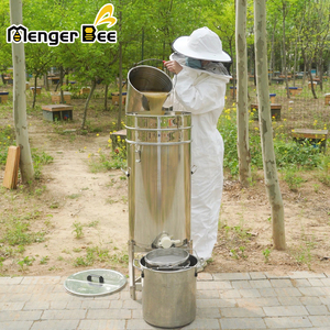 New American Warehouse Stock Réservoir de filtre à miel en acier inoxydable 201/304 à double pont avec passoire Capacité 65L Menger Bee - Product Image 1