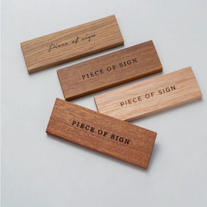 Panneau de signalisation WC moderne en bois personnalisé pour hommes et femmes avec numéro de <span class=keywords><strong>maison</strong></span> pour hôtels, appartements et espaces publics - Product Image 1