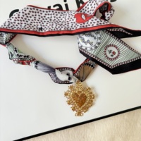 W6Y Collier Foulard en Soie avec Pendentif Cœur Vintage, en Acier Inoxydable Plaqué Or 18K, Résistant au Ternissement, Accessoire de Plage, Bijou Spirituel