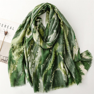 Moda Europeia Padrão Geométrico Único Impresso Xales Para As Mulheres Envoltórios Exteriores Folha De Ouro Glitter Lenço De Algodão Hijabs Muçulmano - Product Image 1