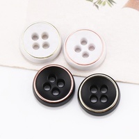 Kancing Model 65808 Cekung Ramah Lingkungan Berbahan Paduan Seng Bulat 4 Lubang Berlapis Hitam Putih untuk Kemeja dan Gaun