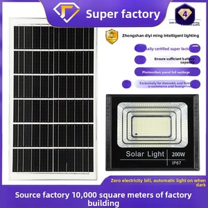 ソーラーIP規格対応屋外ガーデンライト、リモコンとタイマー付き投光器、暗闇後自動点灯 - Product Image 2