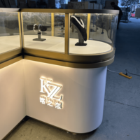 Présentoirs à bijoux incurvés avec éclairage LED, vitrine en verre trempé, comptoir personnalisé avec logo pour bijouterie, boutique, magasin de détail
