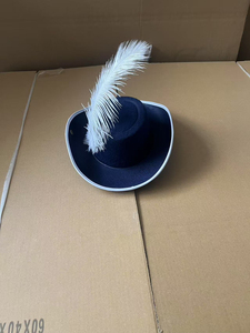 Sombreros de fieltro azul marino personalizados con logotipo para niños y adultos, sombrero de mosquetero con pluma grande - Product Image 4