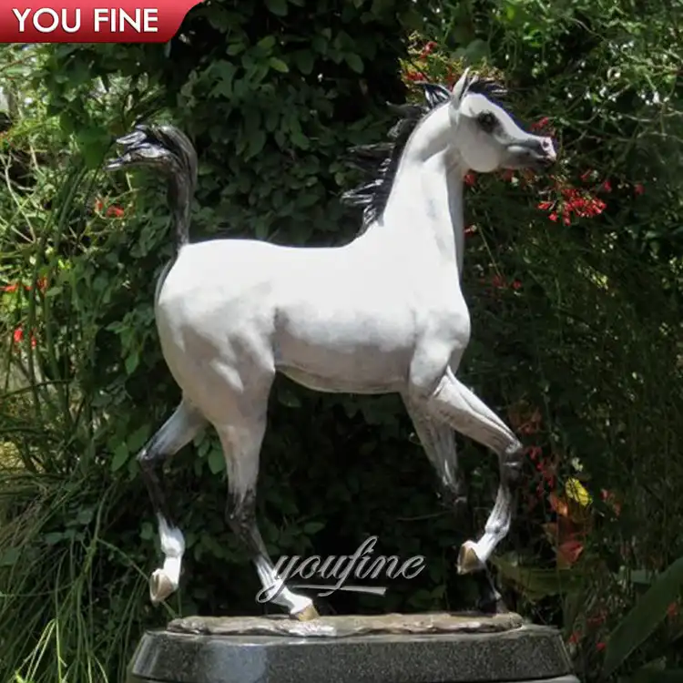 Arabische Brons Walking Wit Paard Standbeeld Voor Decoratie