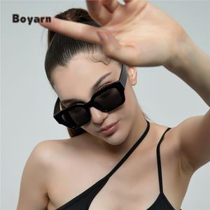 Nuevas gafas de sol UV cuadradas de moda para mujer Marco de plástico Diseño personalizable para damas - Product Image 2