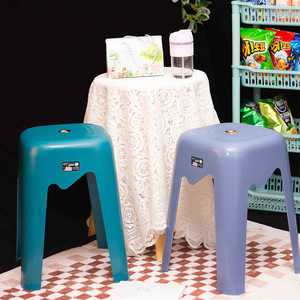 Taburetes de Bar de Plástico, Reforzados, Duraderos, Tamaño Adulto, Diseño Minimalista, para Uso Doméstico y Comercial - Product Image 3