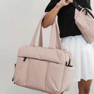 Custom High Quality Unisex Practical <b>Tote</b> Gym Bag Zipper Closure Convenient Puffer Duffle <b>Travel</b> Bag - Product Image 3