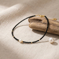 Collier ras du cou élégant chrétien Bingxin Jewelry avec perles noires facettées, perles de coquillage blanches et pierres de cristal – Cadeau pour femme