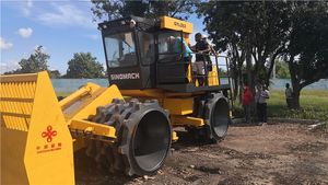 Compactador de Vertederos de Servicio Pesado Changlin de 26 Toneladas con Excelente Tracción para Pendientes - Product Image 5