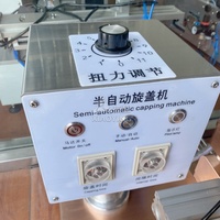 Máquina Automática para Tapar y Sellar Botellas y Frascos de Plástico con Tapas Metálicas Redondas