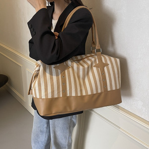 Sac fourre-tout de voyage en toile à rayures pour femmes Sac de voyage à bandoulière de grande capacité Sac de sport de nuit avec poignée en cuir - Product Image 4