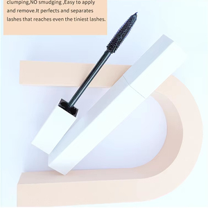 Mascara Volumisant 5D Anti-Bavures à Séchage Rapide, Vegan, Neutre, avec Brosse en Silicone Épaissie et Tube Carré Blanc, Personnalisable avec Logo - Product Image 2