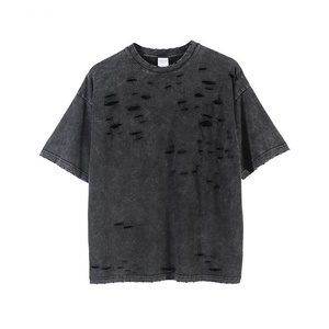 เสื้อยืดโอเวอร์ไซส์ผ้าฝ้าย 100% สำหรับผู้ชาย สไตล์สตรีท  รับสกรีนโลโก้ ตัดเย็บพร้อมพิมพ์ลายดิจิทัล ทรงยาว มีรู - Product Image 1