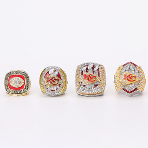 1969 2019 <span class=keywords><strong>2022</strong></span> 2023 Kansas City Chiefs <span class=keywords><strong>Nfl</strong></span> Championship Collection 4 pz Set con espositore in legno anello gioiello da uomo in lega - Product Image 1