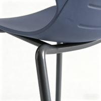 Chaise de réunion empilable, gain de place, style nordique simple, en PP, avec pieds en métal, pour espace de coworking, très demandée