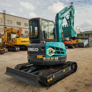 Excavatrice sur chenilles Kobelco SK50SR d'occasion, d'origine japonaise, en bon état, 5 tonnes, mini-excavatrice hydraulique pour travaux agricoles, municipaux et aménagement paysager. - Product Image 4