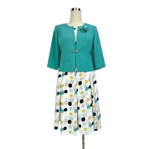 Trajes de Diseñador para Mujer Disponibles en Stock, Ideales para la Iglesia - Product Image 4