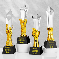 Trophée en cristal étoilé gravé sur mesure avec logo personnalisé pour cérémonie de reconnaissance d'entreprise