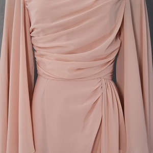 Robe de soirée cape pour femme en satin, style luxe léger, pour fiançailles, été 2026, longueur ras du sol, à volants, taille naturelle, décolleté en U, coupe trapèze - Product Image 3
