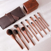 Ensemble de 8 pinceaux de maquillage professionnels vegan de haute qualité, manche en bois de noyer, pinceau plat pour le visage et les lèvres