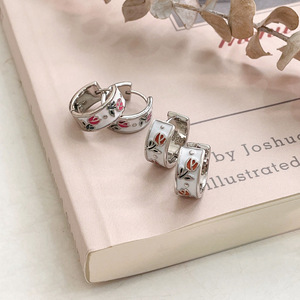 Pendientes Huggie de Plata de Ley 925 con Diseño de Flor de Tulipán, para Uso Diario, Engaste de Bisel, Naranja Es846 - Product Image 1