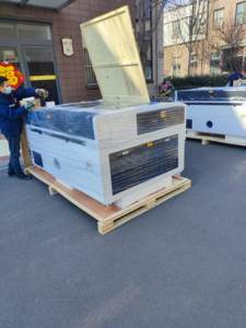 Máquina de Corte y Grabado Láser CO2 1410 610 de 100W/150W/300W para Vidrio/Acrílico/Madera/Papel/Goma/MDF con Enfoque Automático Opcional - Product Image 5