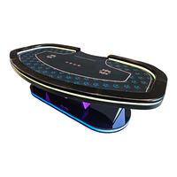 Table de poker Texas personnalisée YH OEM avec piétement en forme de W, tapis noir, éclairage LED cyan, rail en cuir magenta lumineux, style casino