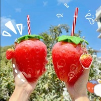 Gobelet à paille en plastique réutilisable sans BPA, motif fraise, mignon, pour fille, pour thé au lait, portable pour étudiant, avec pailles – Grande Vente
